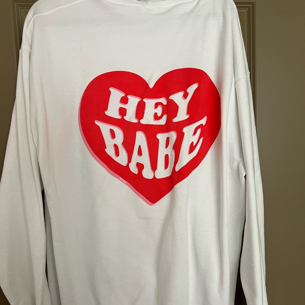White 'Hey Babe' Heart Sweatshirt
